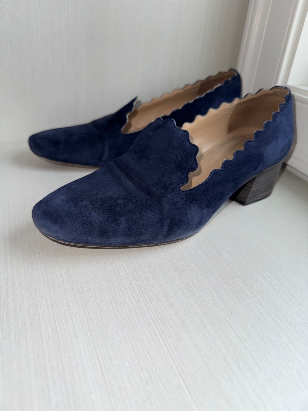 CHLOE “Lauren” Scalloped Navy Suede Women's Shoes heeled loafers size 9.5